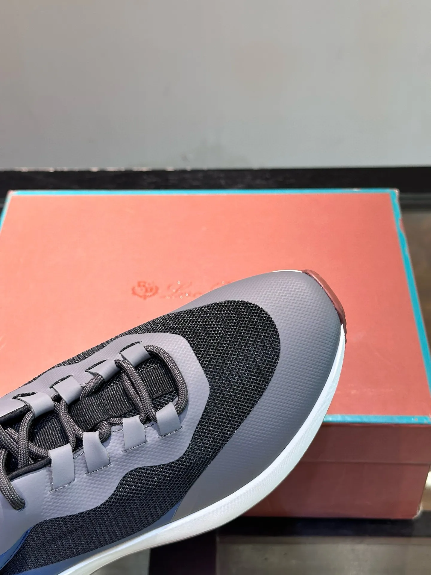Factory price: 540💰Loro men's shoes💰iana niche Loro classic jogging shoes, men's lace-up casual shoes and sneakers, high-quality lightweight and comfortable fabrics, suitable for outdoor leisure, the color scheme is young and energetic, and it looks great with sportswear or casual suits! Size: 39-45 (38, 46 customized)
